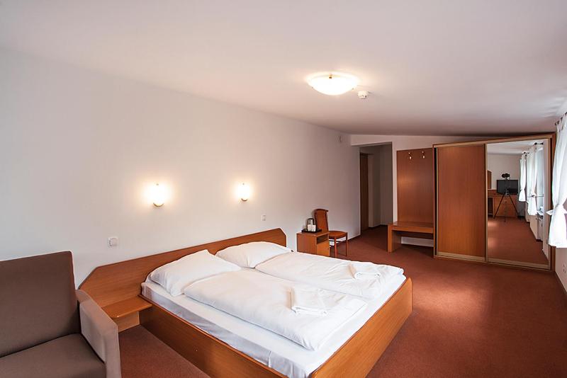 Deluxe Double Room (2 Adults + 1 Child) image 3