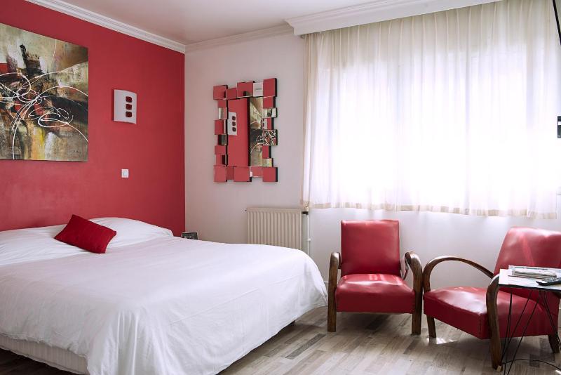 Double or Twin Room with Bathtub image 3