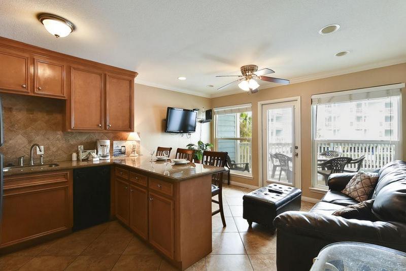 Deluxe Apartment image 1