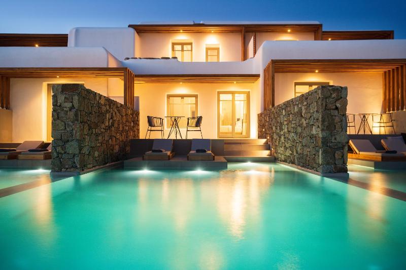 Deluxe Suite with Private Pool and  Sea View image 3