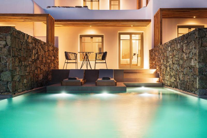 Deluxe Suite with Private Pool and  Sea View image 2