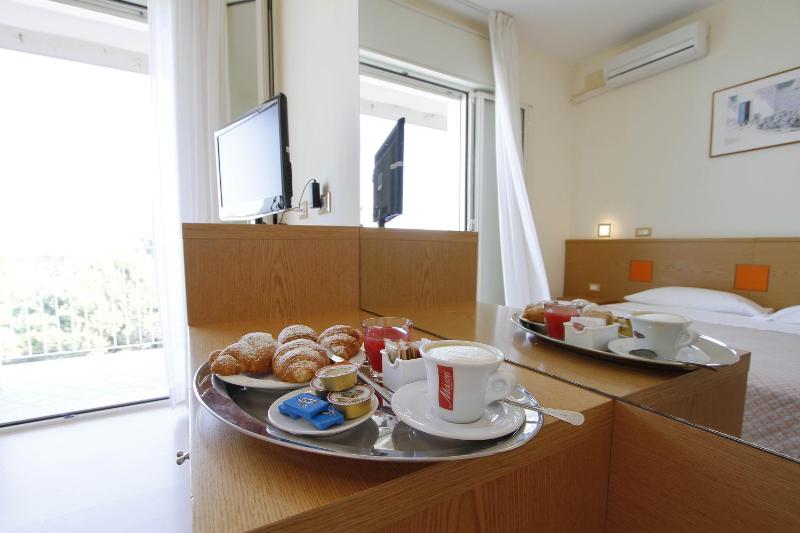 Single Room with Partial Sea View image 2