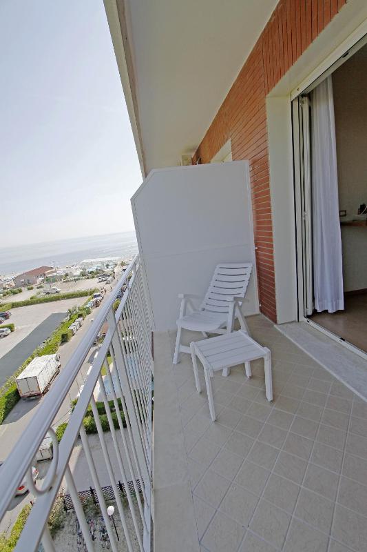 Single Room with Partial Sea View image 3