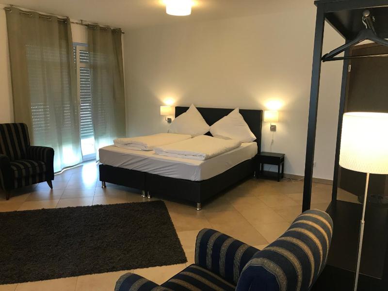 Classic Quadruple Room image 4
