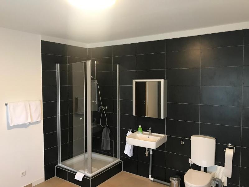 Classic Quadruple Room image 3