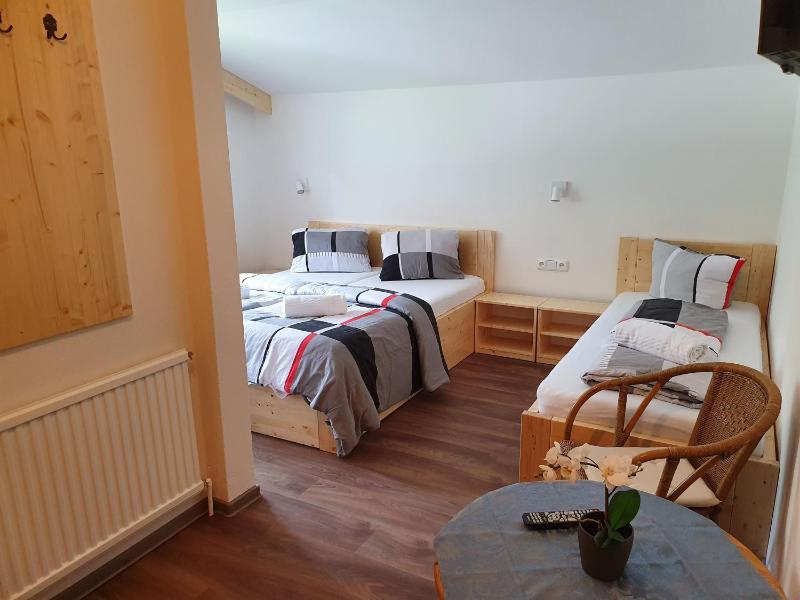 Standard Triple Room image 1