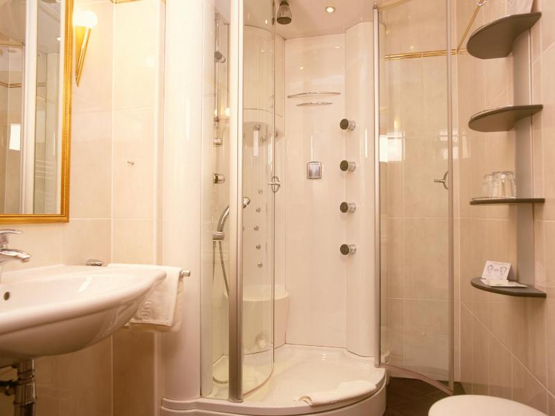 One-Bedroom Apartment image 2