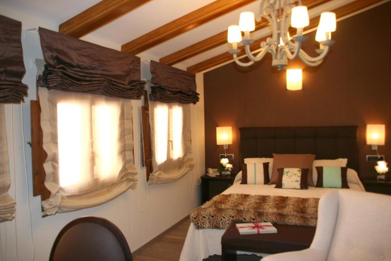 Double Room image 3