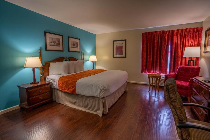 King Room - Non-Smoking image 2