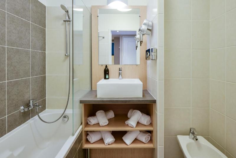 Standard One-Bedroom Apartment (4-5 Adults) image 1