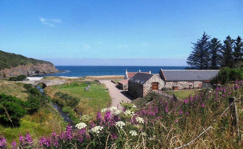 Three-Bedroom Cottage with Sea View image 1