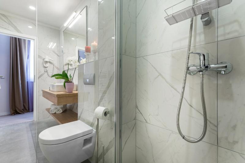 Junior Suite with Mountain View image 3