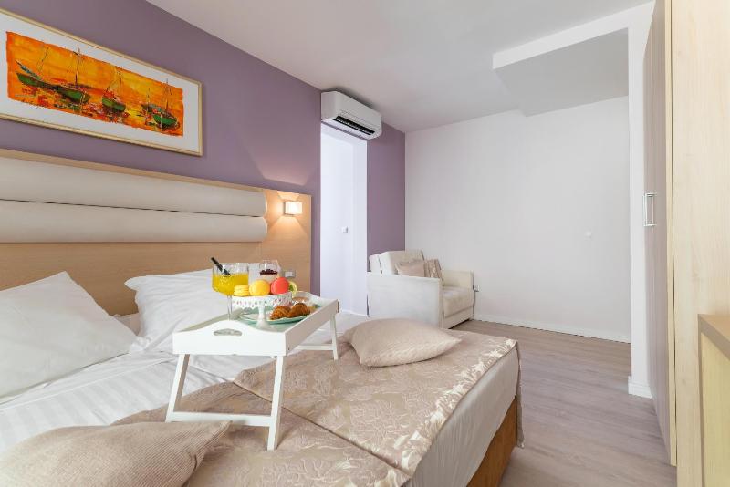 Twin Room with Balcony and Mountain View image 2