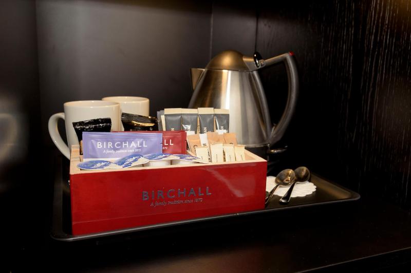 Classic Twin Room with Bath image 4