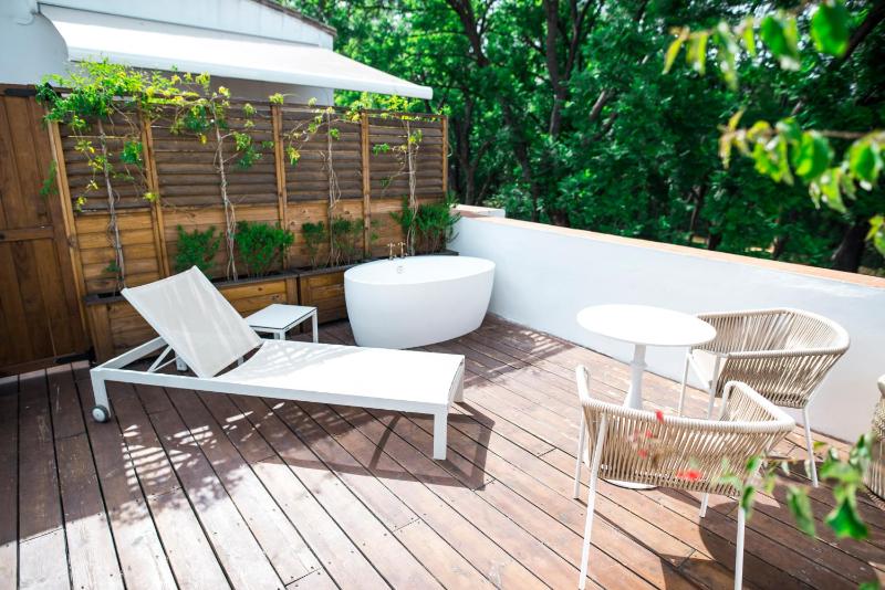 Royal Alcazar Premium with terrace and outdoor bath image 4