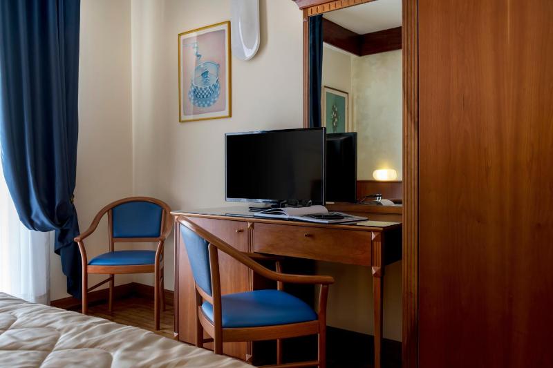 Triple Room with Sea View image 4