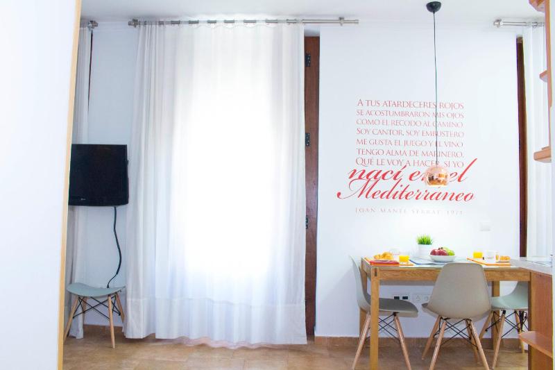 Living Valencia Apartments - Merced - image 6