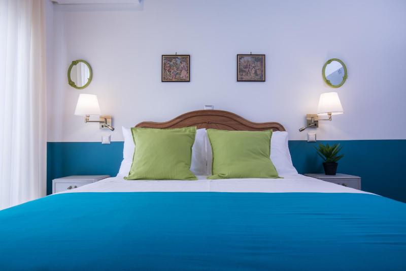 One-Bedroom Apartment image 3