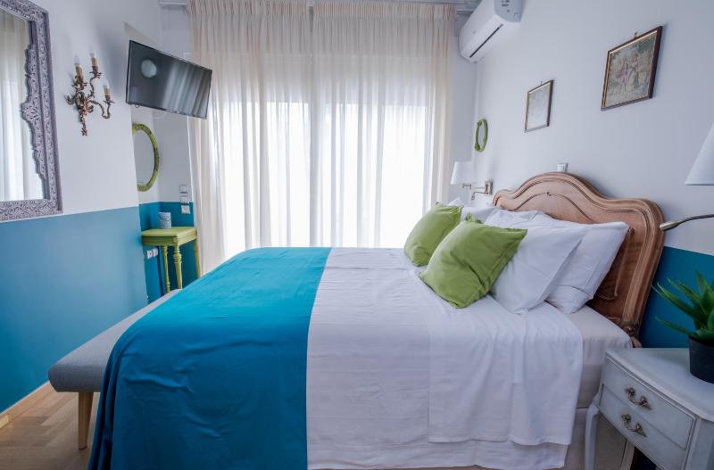 One-Bedroom Apartment image 2
