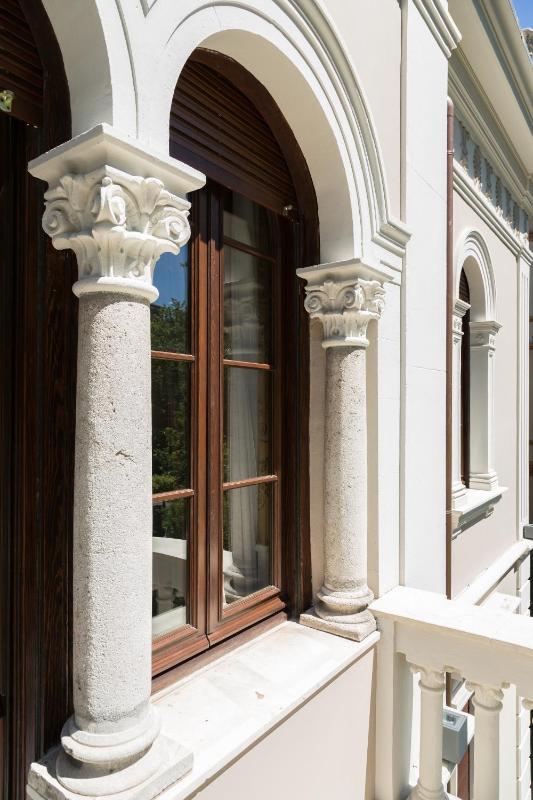 Superior Double Room with Balcony image 2