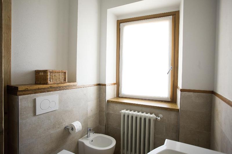 Superior King Room image 3