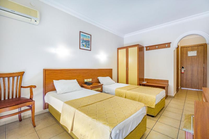Standard Double Room image 2