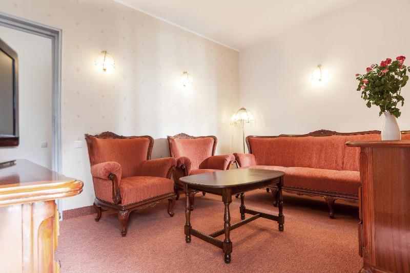 Standard Suite image 3