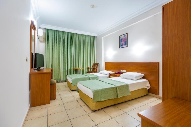 Standard Double Room image 3