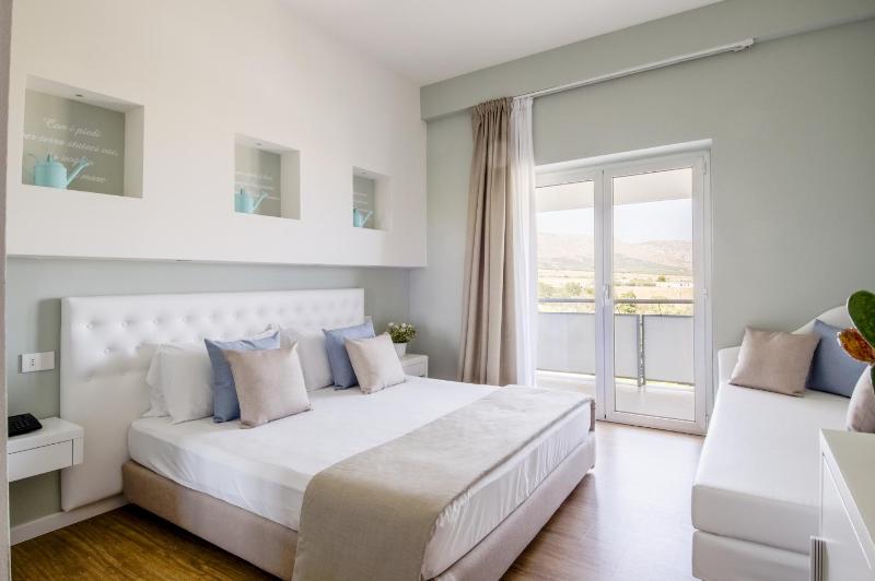 Double Room image 1