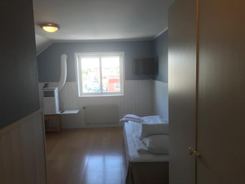 Family Room with Bathroom image 4
