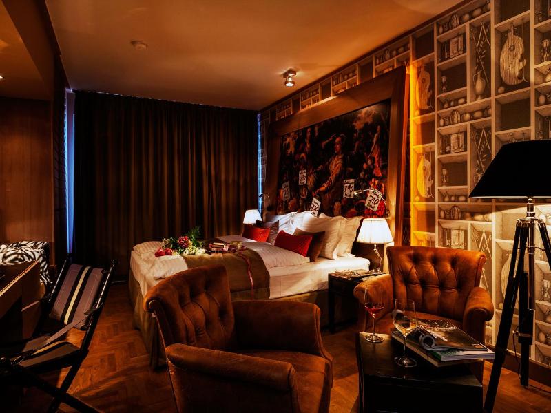 Deluxe Double or Twin Room image 1