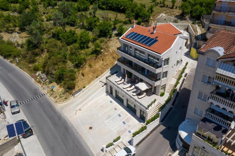 Studio Apartment with Sea View image 2