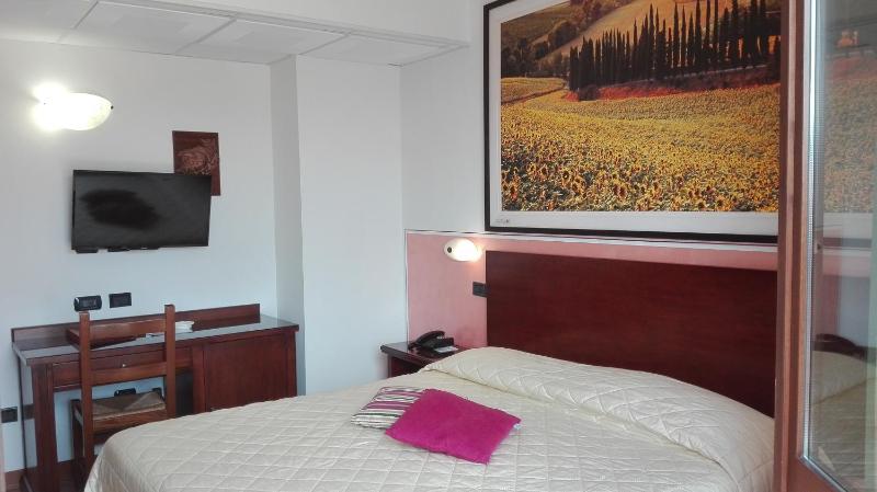 Economy Double Room Without Breakfast image 2