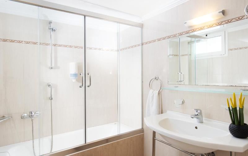 Junior Suite with Sea View image 3