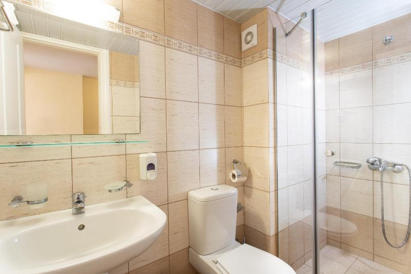 Triple Room with Sea View image 2