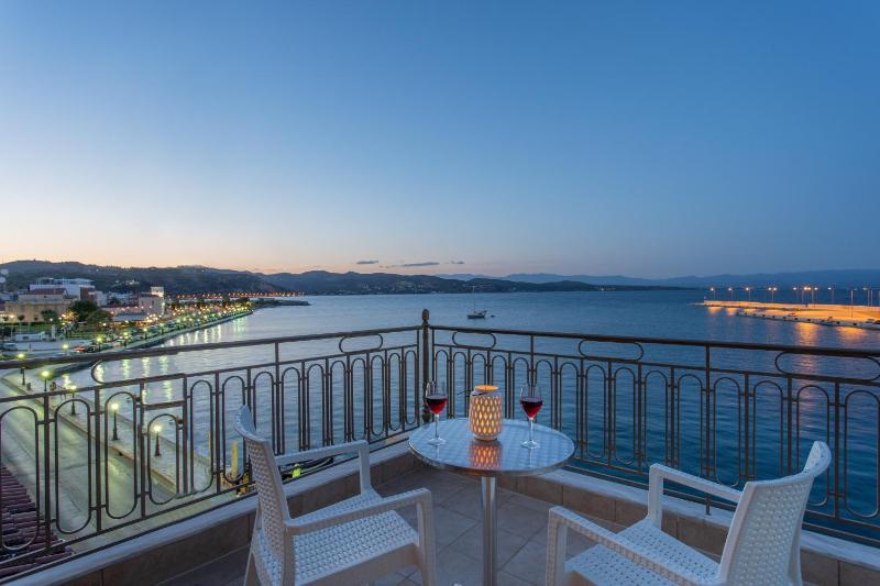 Double Room with Sea View image 4