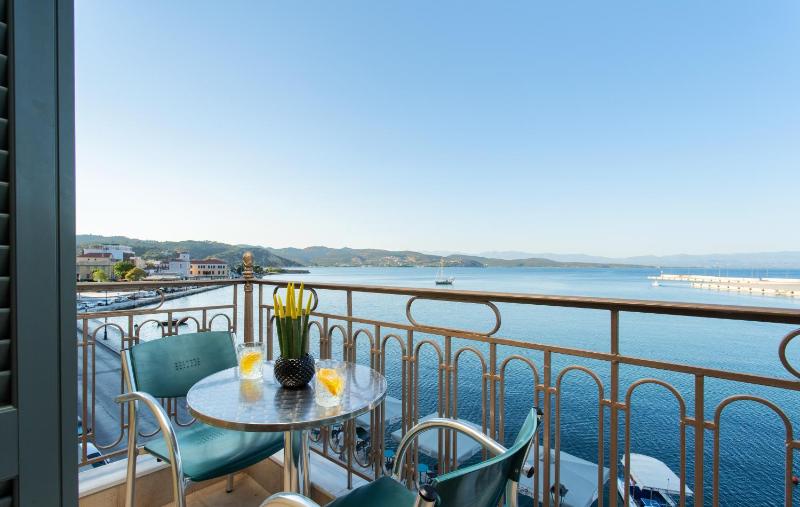 Triple Room with Sea View image 4