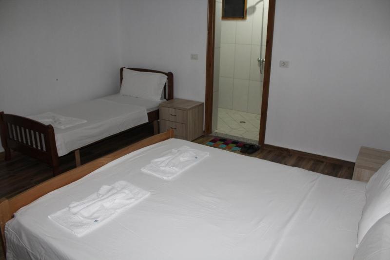 Classic Triple Room image 2
