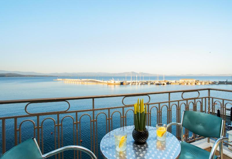 Triple Room with Sea View image 3