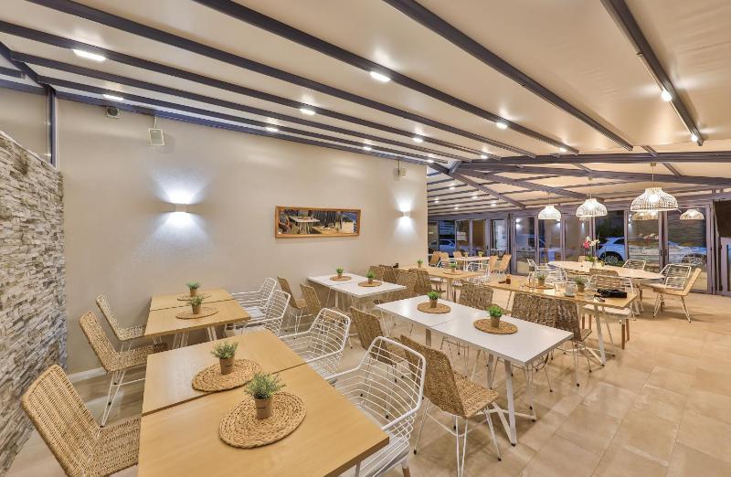 Dias Hotel - image 26