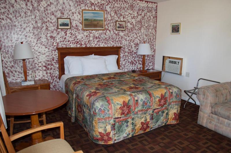 Deluxe Queen Room image 4