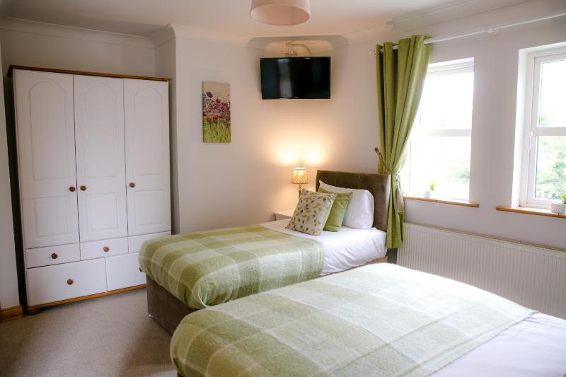 Triple Room with Shower image 3