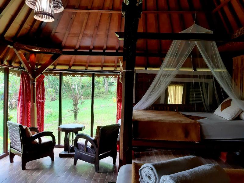 Deluxe Bungalow with Garden View