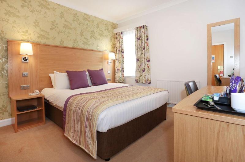 Standard Double Room image 3