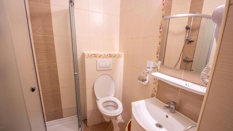 Standard Twin Room image 4