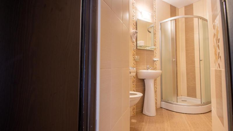 Standard Triple Room image 3