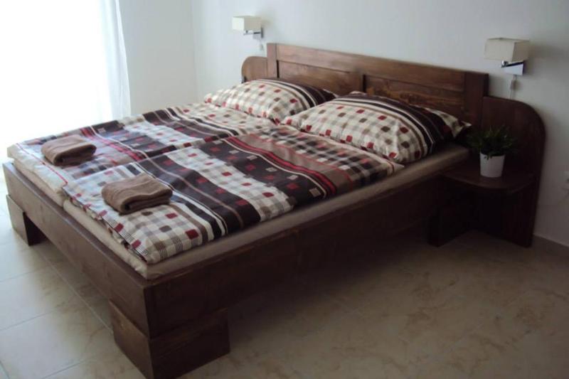 Double or Twin Dormitory Room without Bathroom image 3