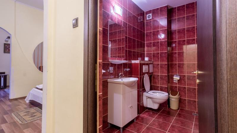 One-Bedroom Apartment image 2