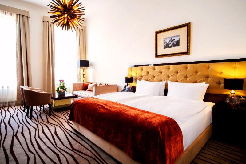 Deluxe Double Room with extra bed (2+2)  image 1