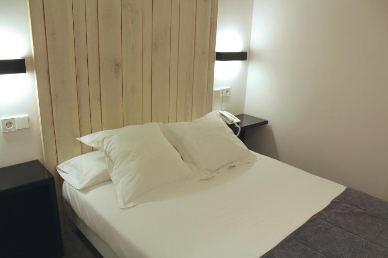 Double Room image 2